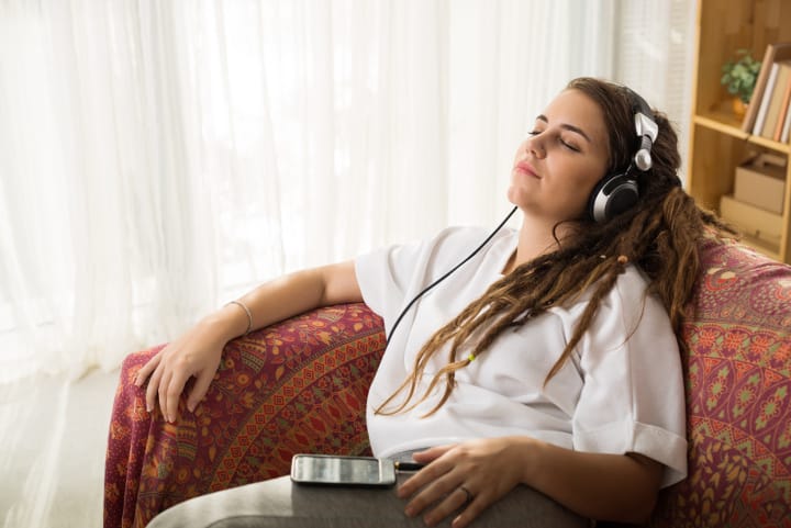 reclining woman listening to hypnosis 